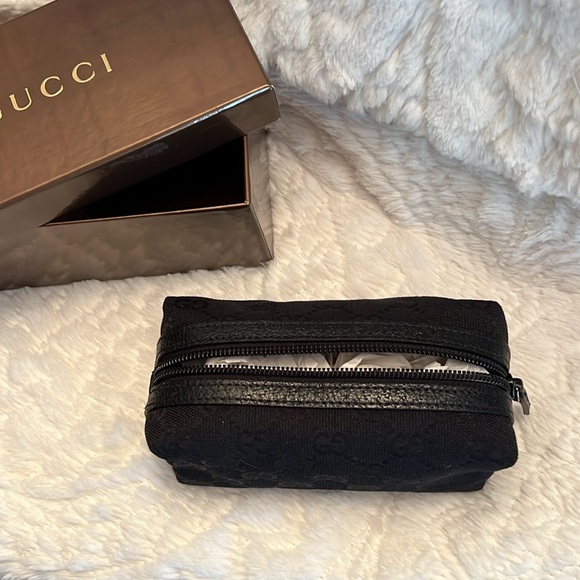 Gucci fabric cosmetic bag with GG monograms. - Picture 2 of 6